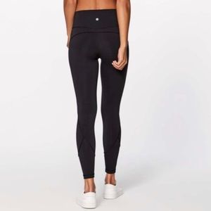 Lulu in movement leggings